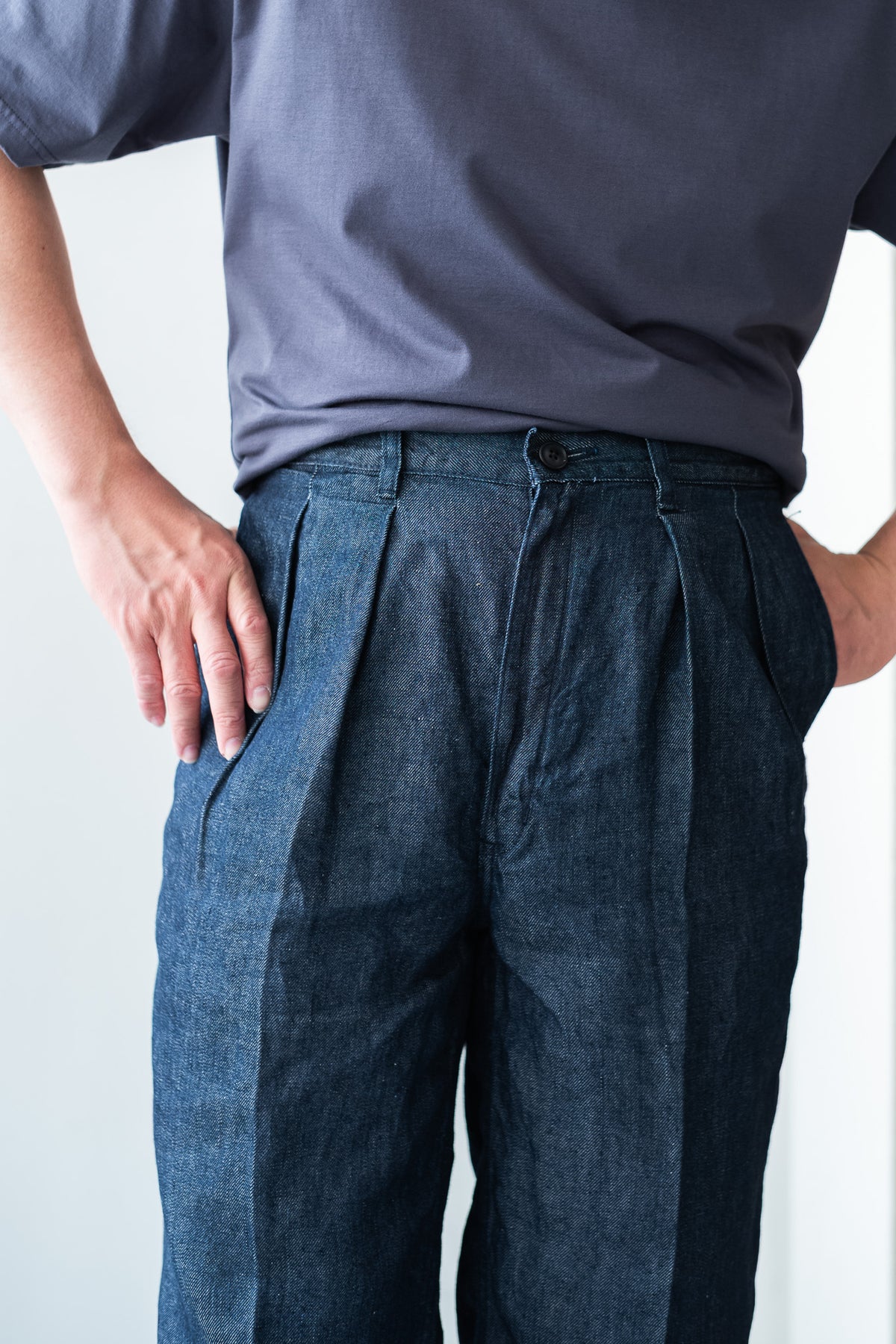 Washed Linen Denim Tuck Trousers 〈INDIGO〉