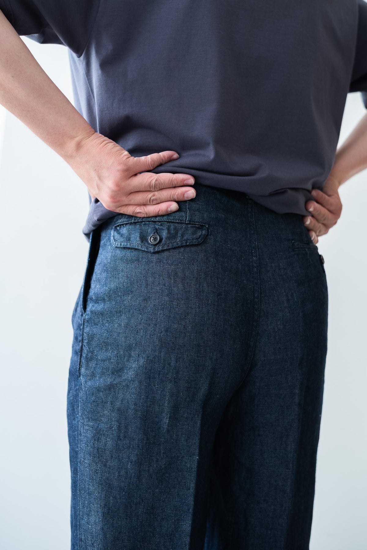 Washed Linen Denim Tuck Trousers 〈INDIGO〉