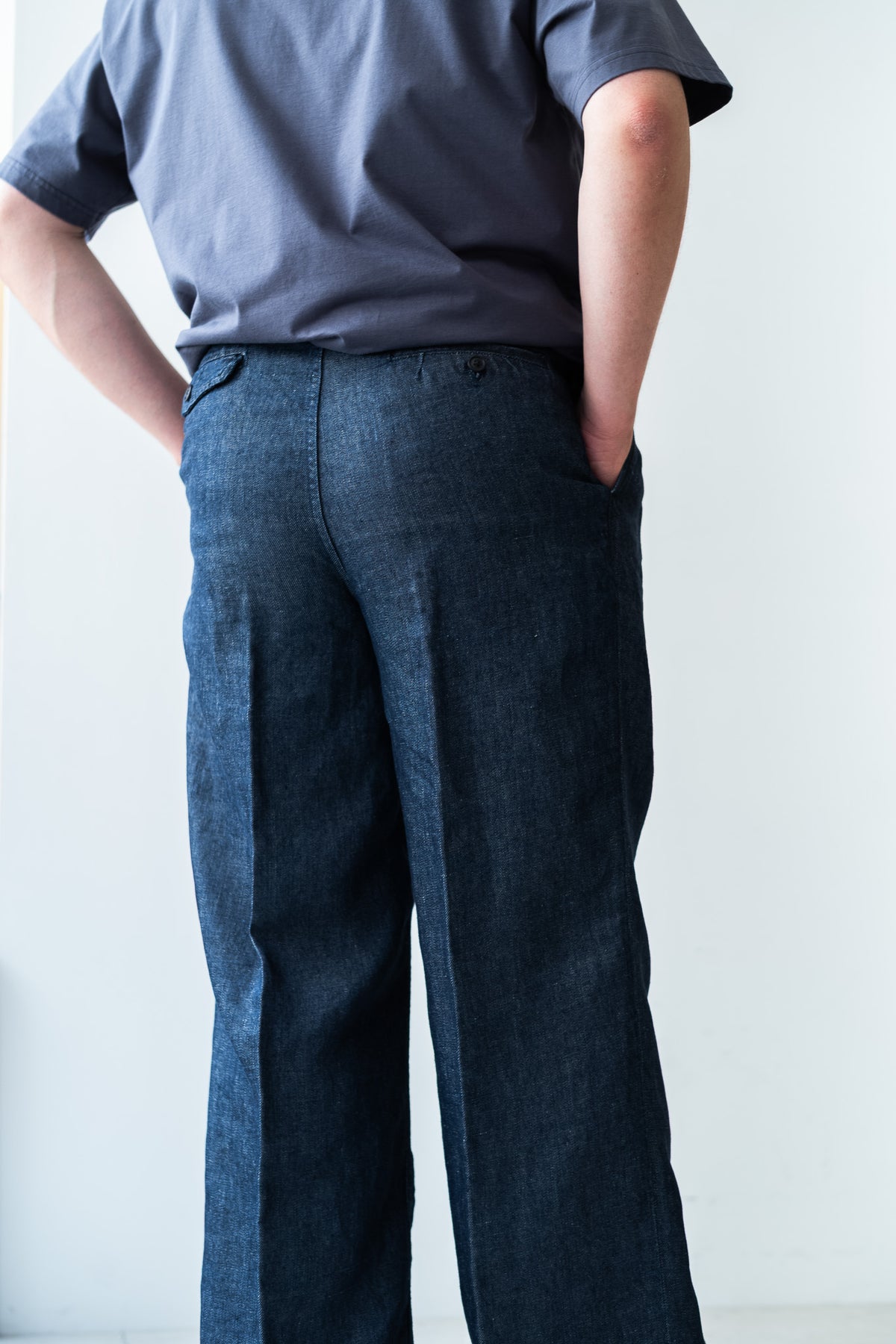 Washed Linen Denim Tuck Trousers 〈INDIGO〉