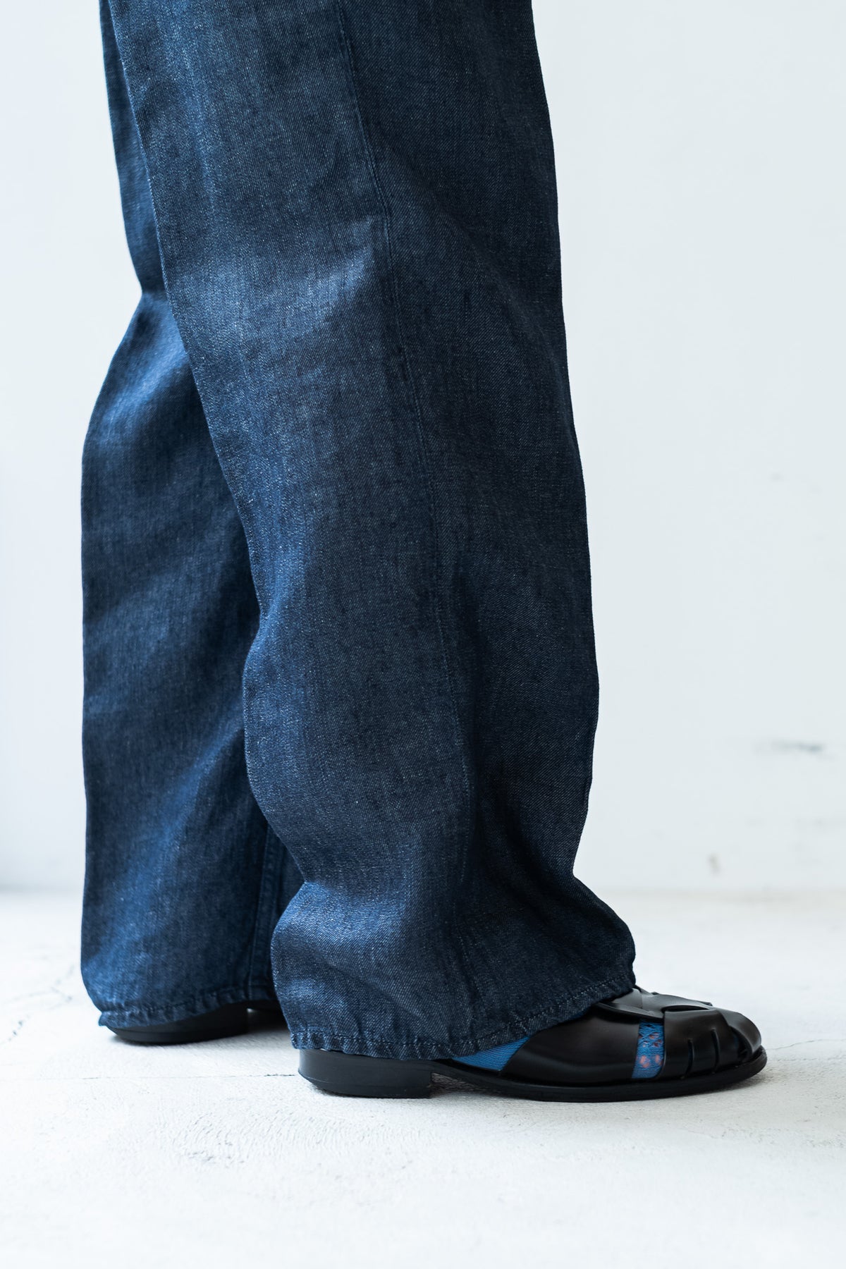 Washed Linen Denim Tuck Trousers 〈INDIGO〉