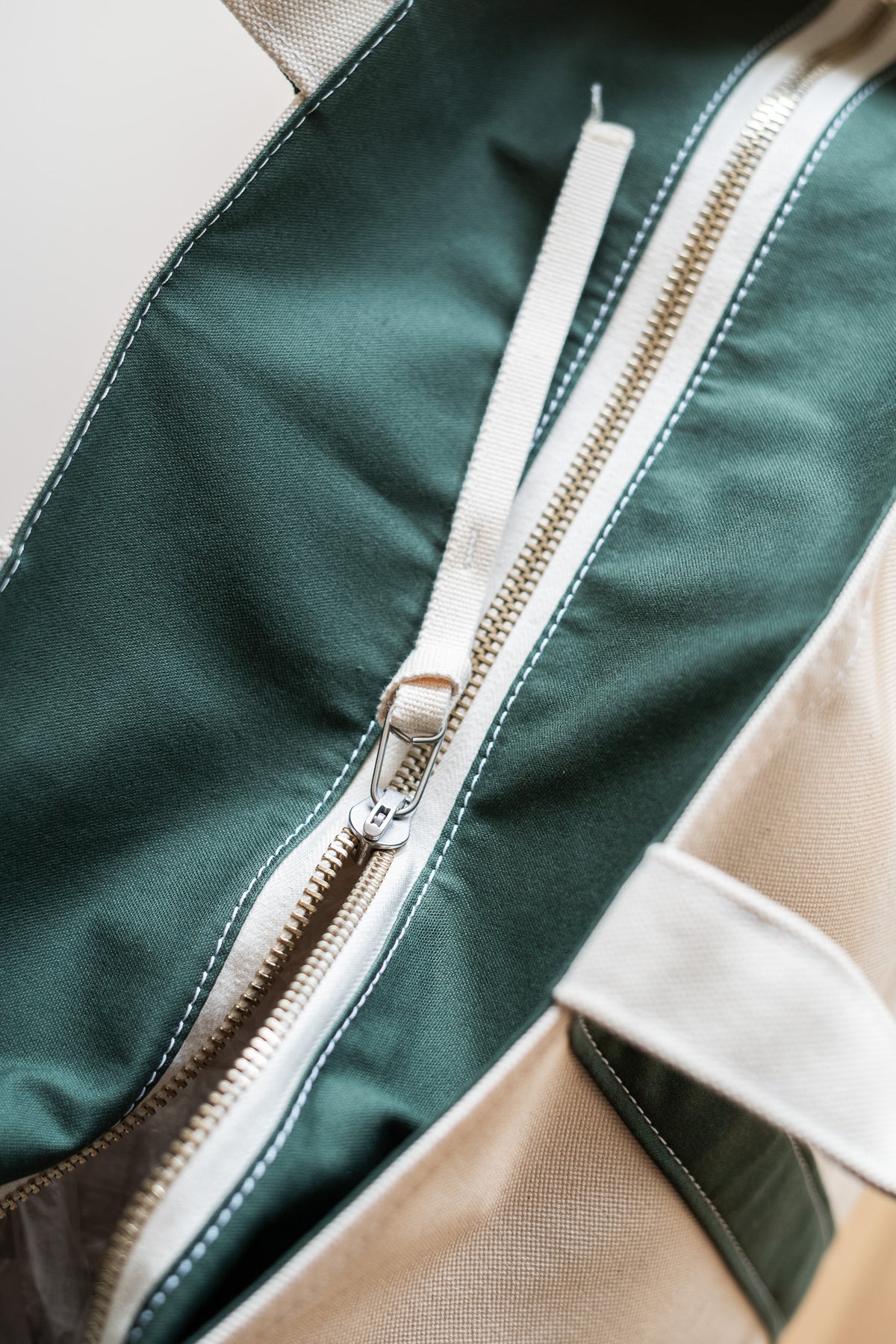 Enough Space Bag - LARGE 〈NATURAL × GREEN〉