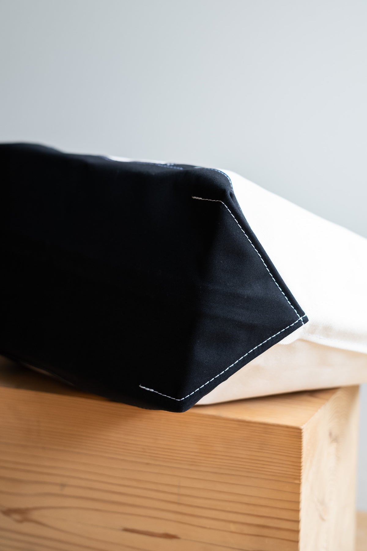 Enough Space Bag - LARGE 〈NATURAL × BLACK〉