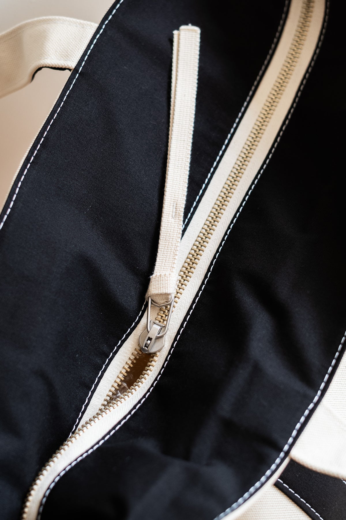 Enough Space Bag - LARGE 〈NATURAL × BLACK〉