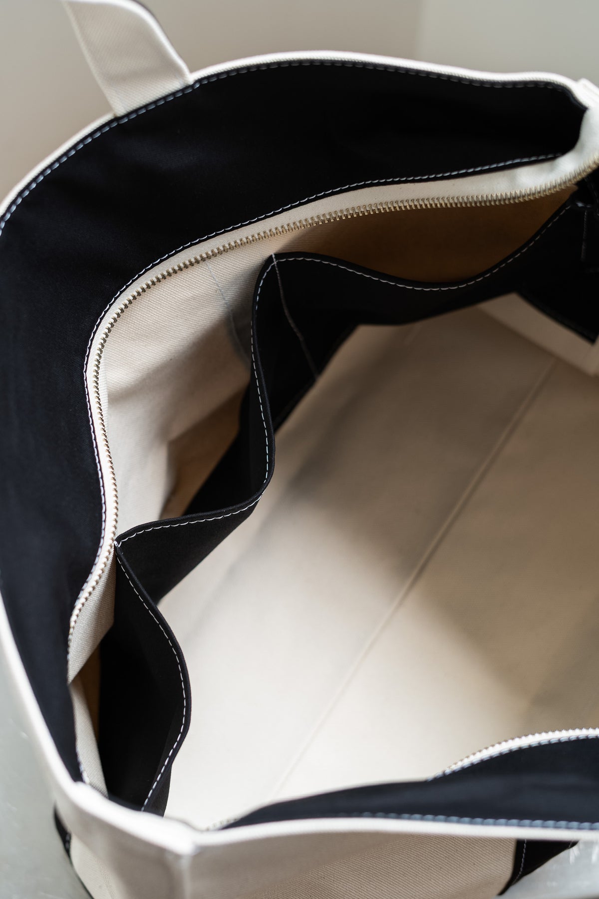 Enough Space Bag - LARGE 〈NATURAL × BLACK〉