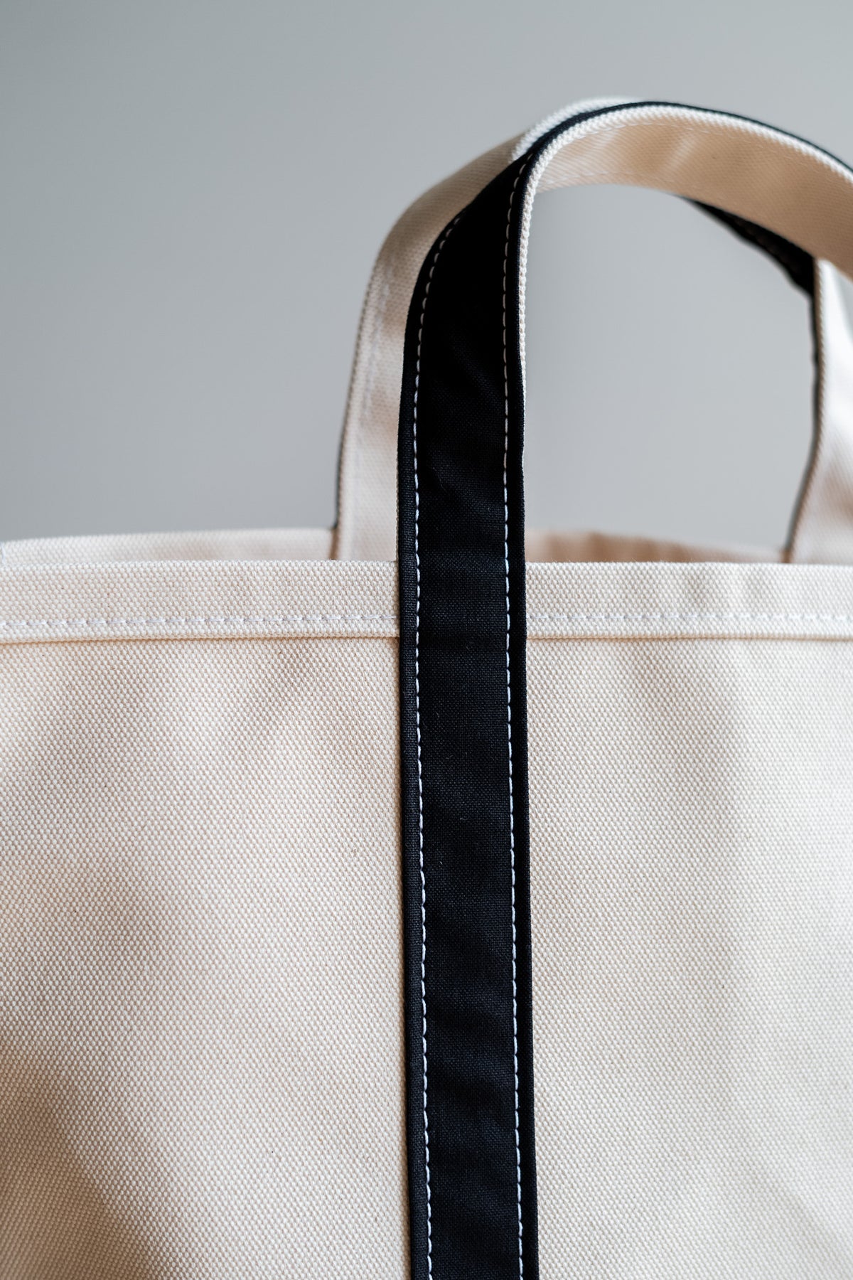 Enough Space Bag - SMALL 〈NATURAL × BLACK〉