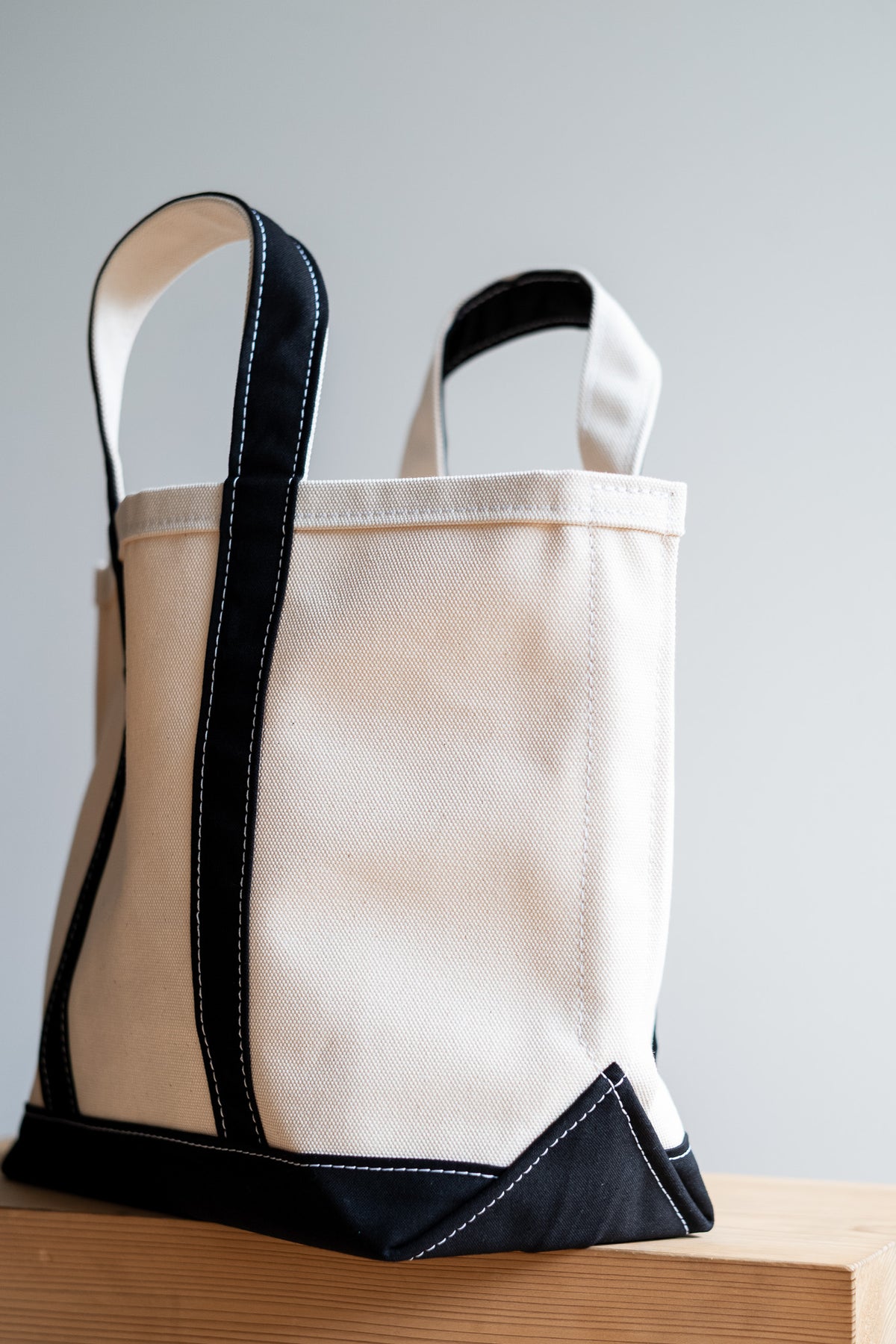 Enough Space Bag - SMALL 〈NATURAL × BLACK〉