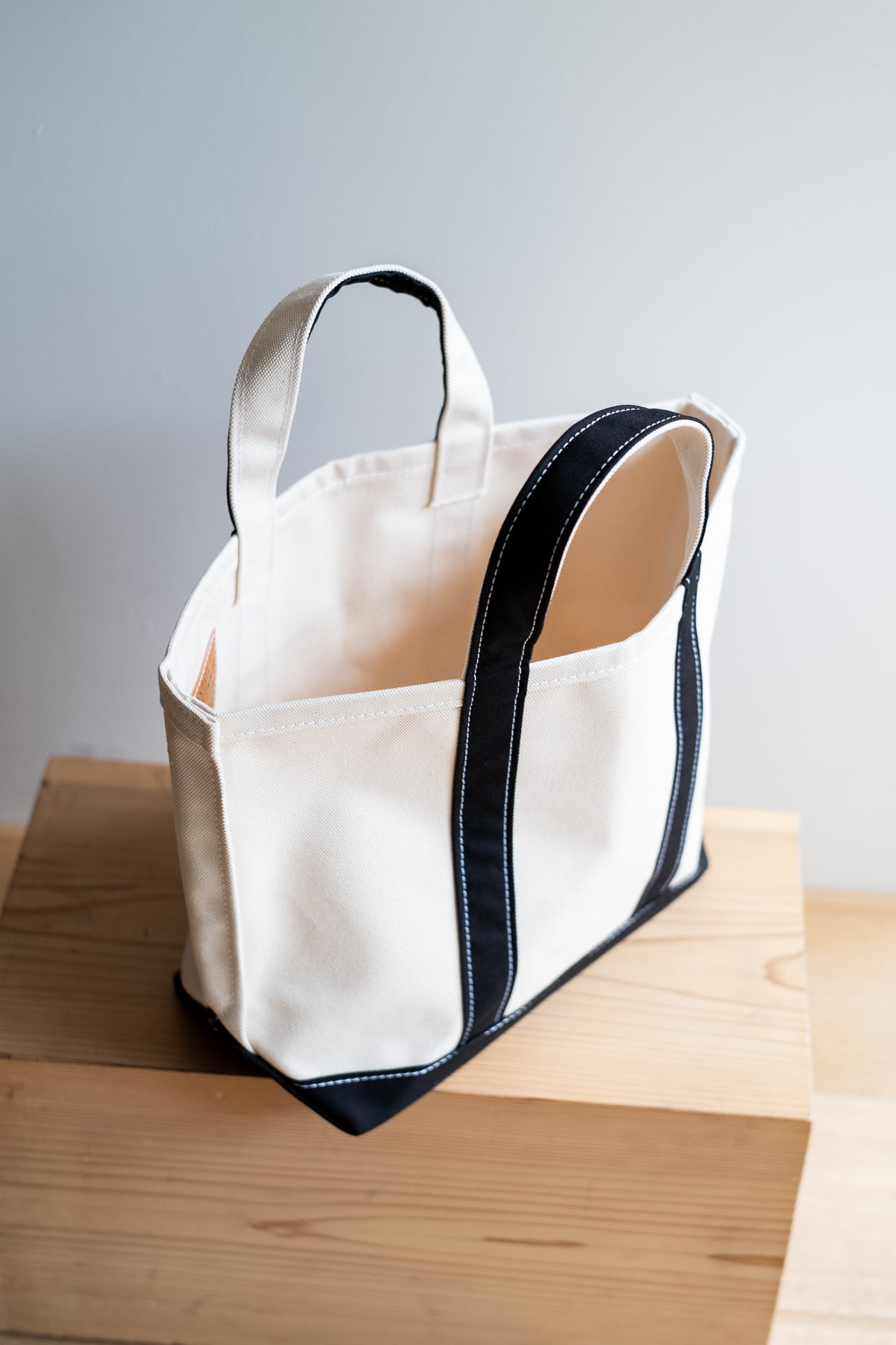 Enough Space Bag - SMALL 〈NATURAL × BLACK〉
