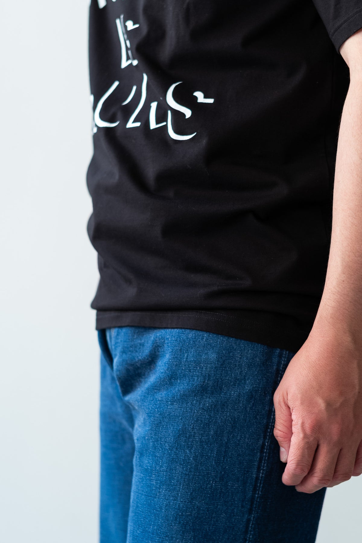 WORLD IS YOURS Tee - Cartoon Letter 〈BLACK〉