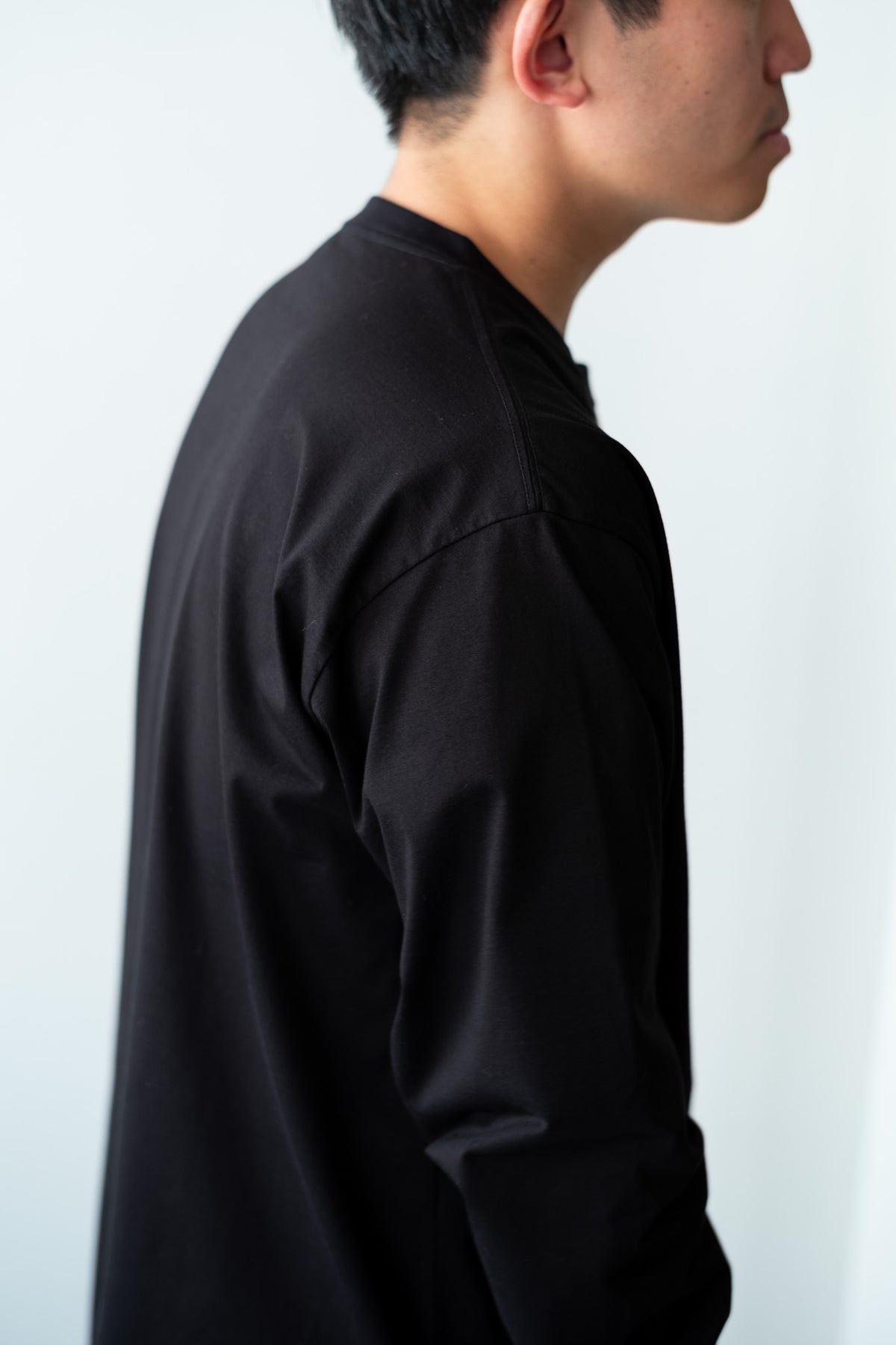 Essential L/S Tee 〈BLACK〉