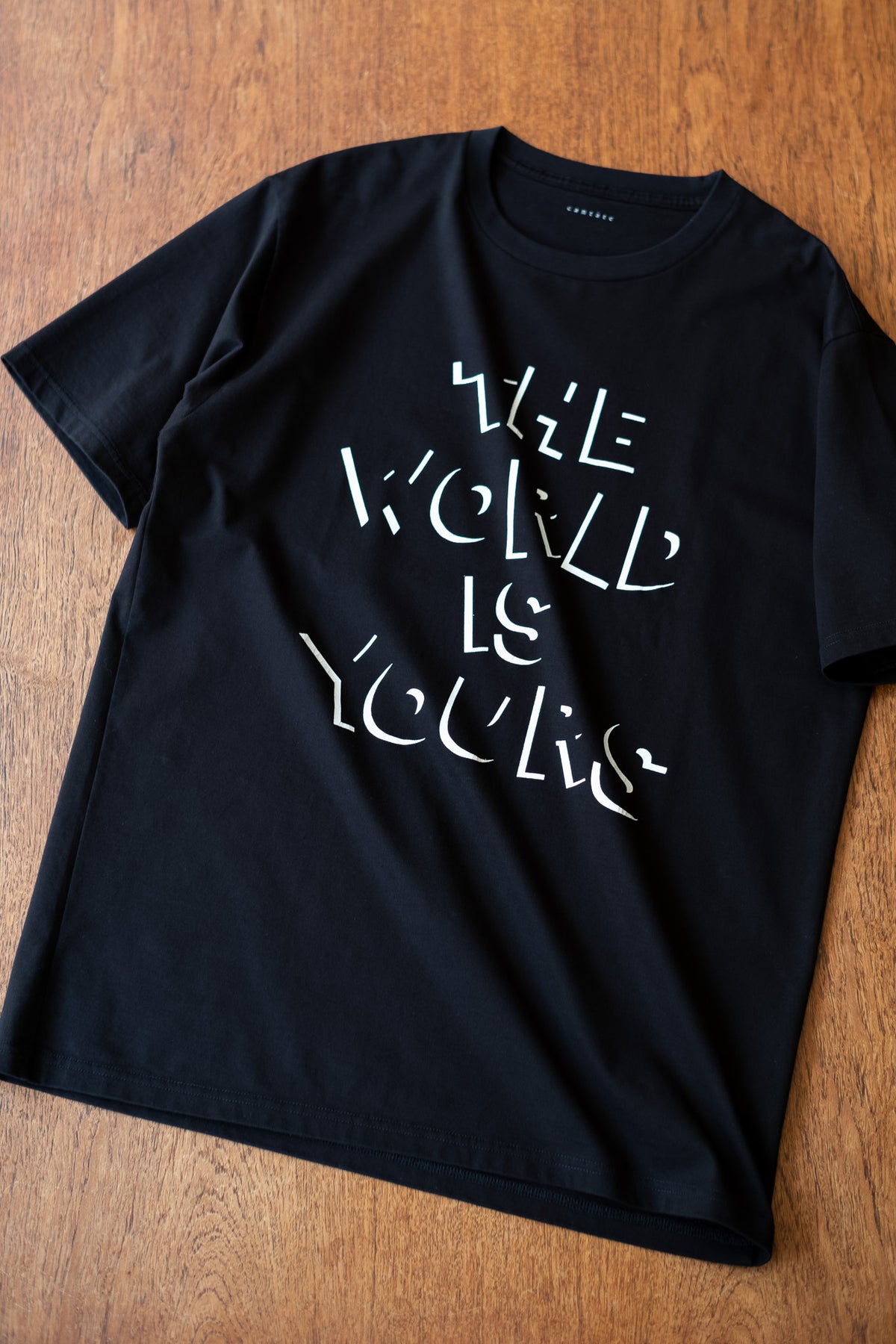 WORLD IS YOURS Tee - Cartoon Letter 〈BLACK〉