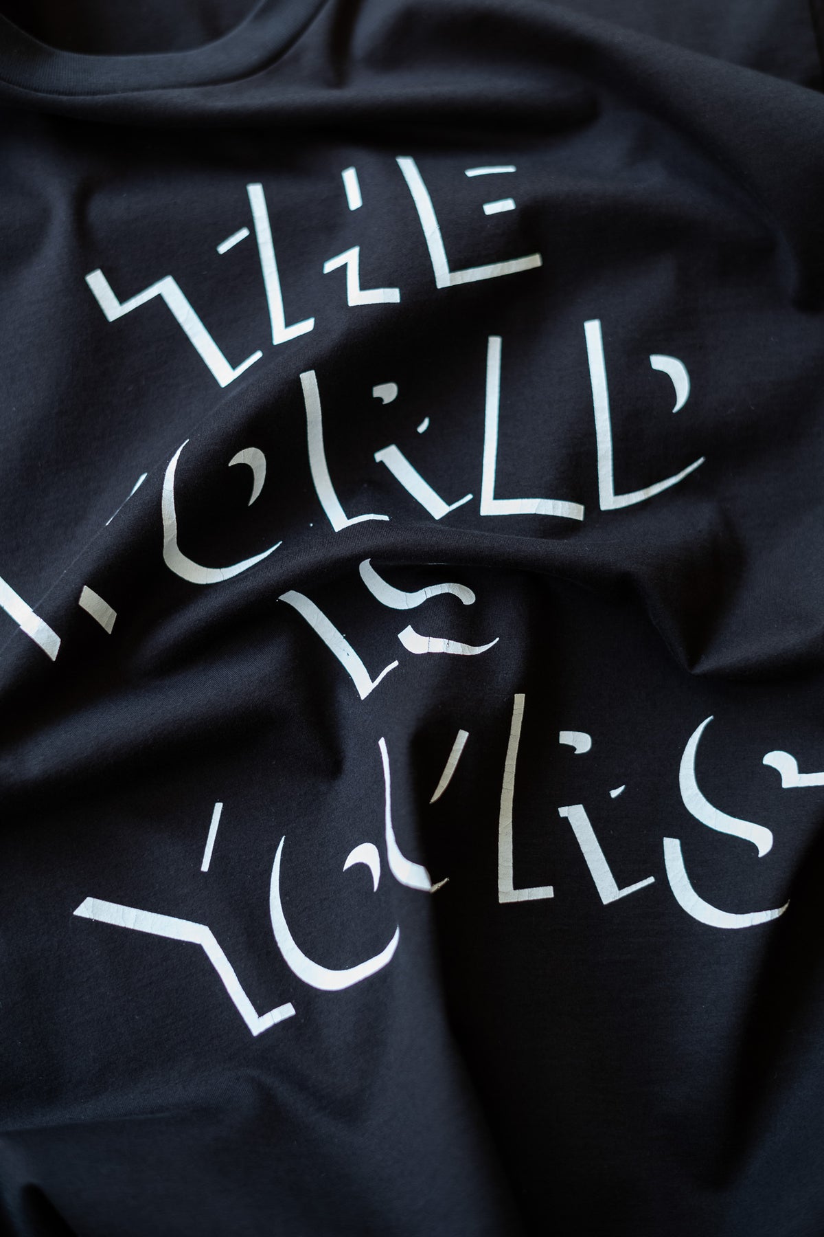 WORLD IS YOURS Tee - Cartoon Letter 〈BLACK〉