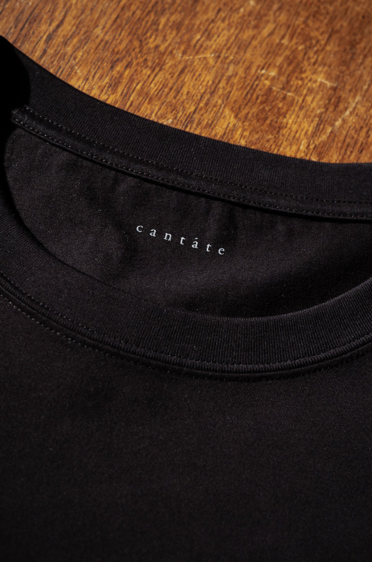 Essential L/S Tee 〈BLACK〉