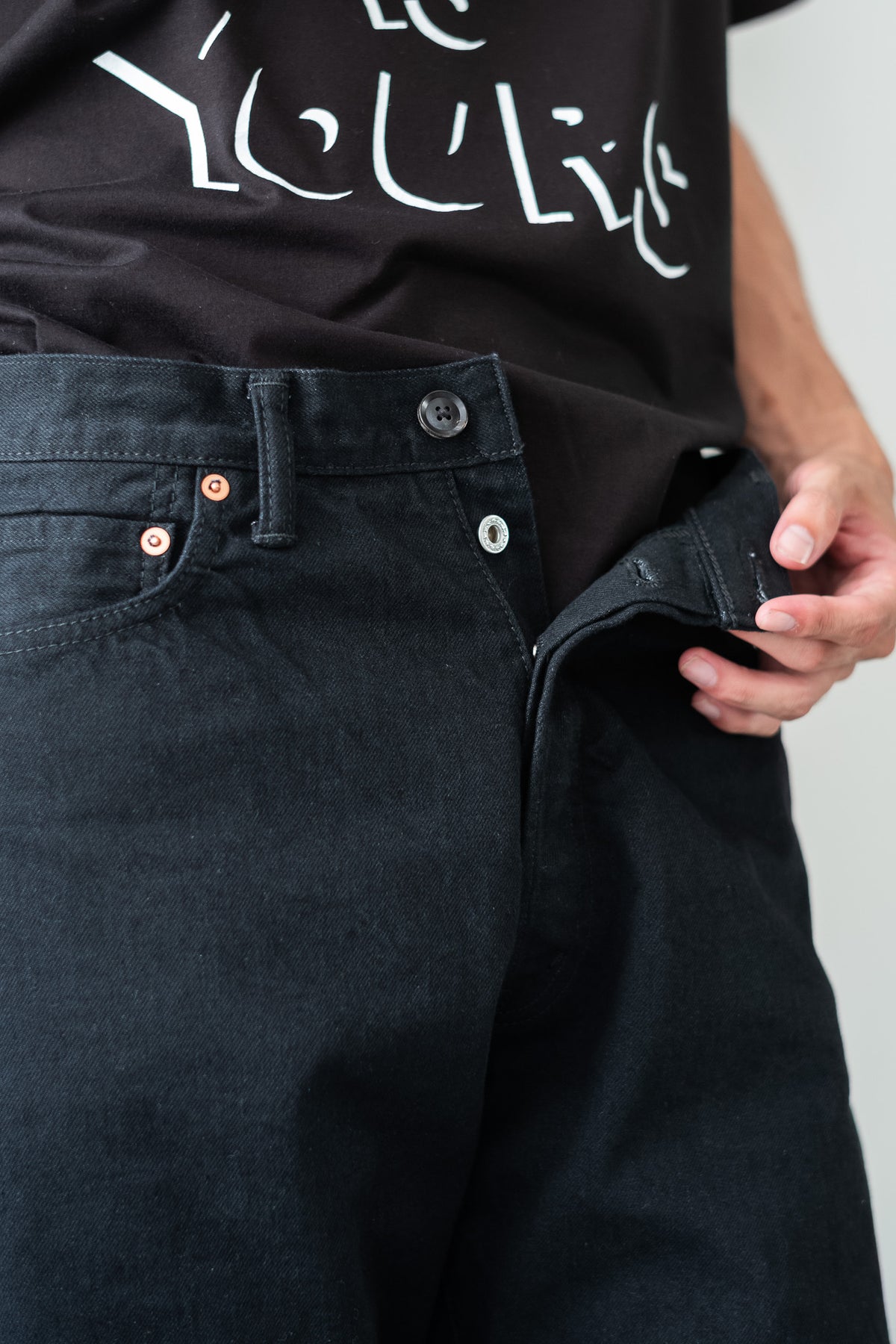 Denim Straight Trousers 〈BLACK〉