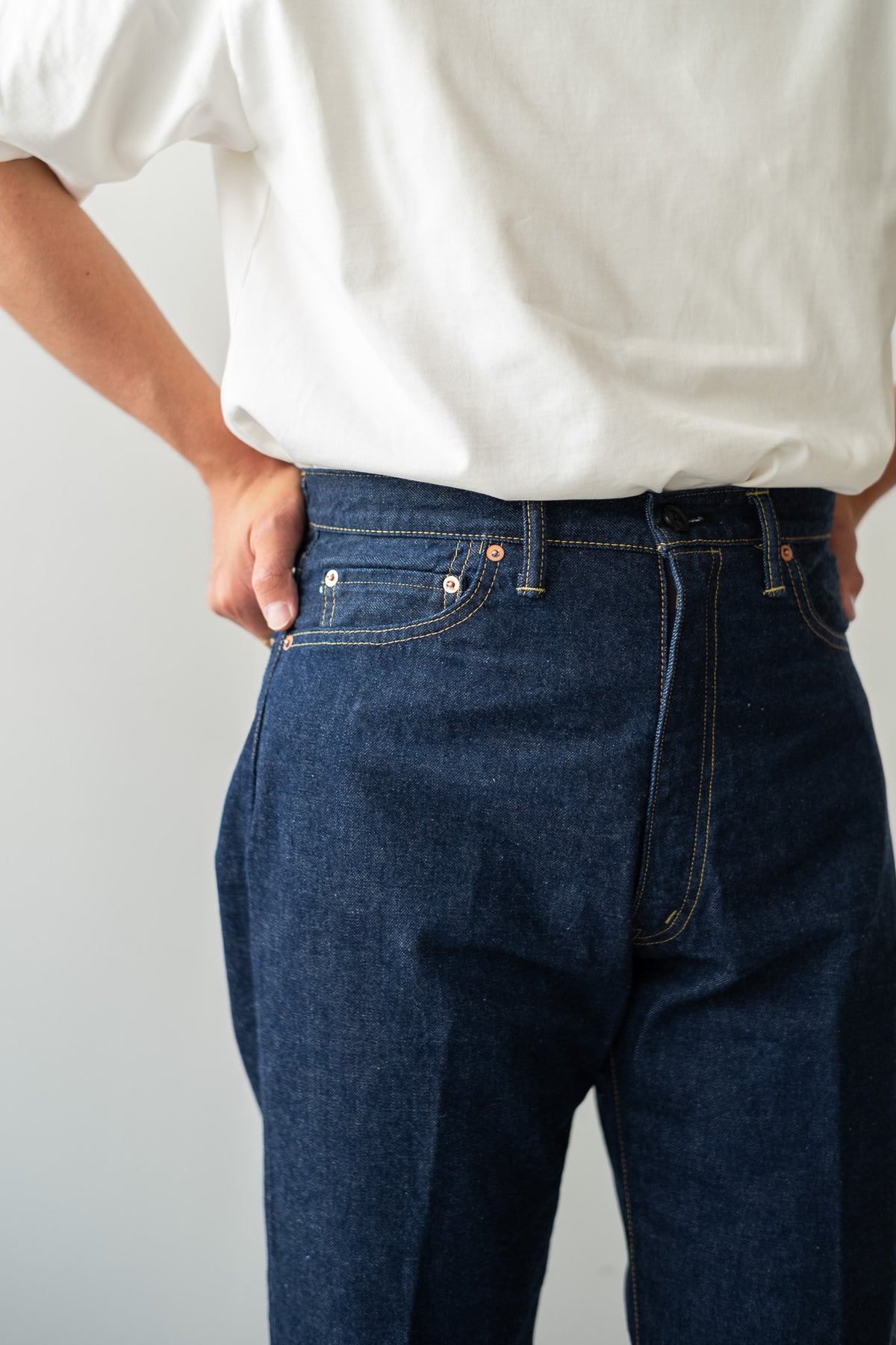Denim Tapered Trousers 〈INDIGO〉