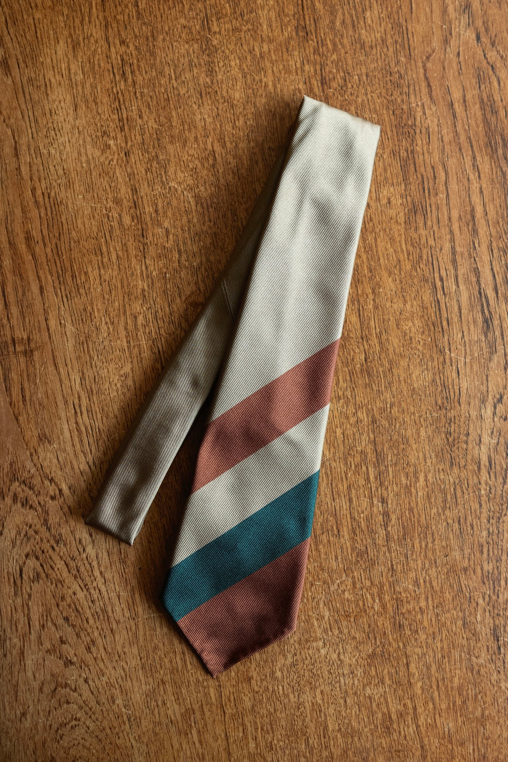 Panel Border Sette Pieghe Tie 〈BEIGE BASE〉