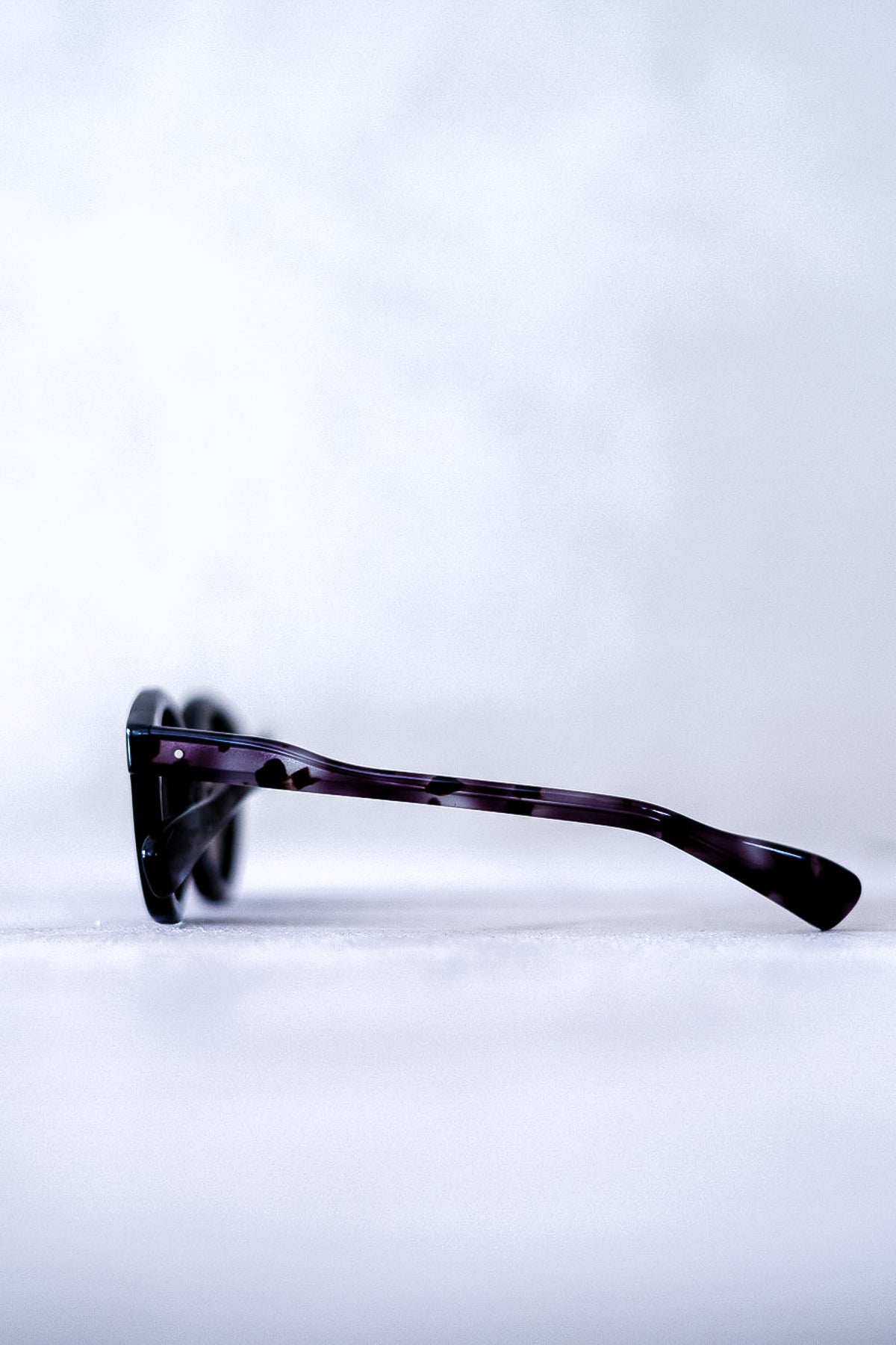374 〈BLACK-BLK〉