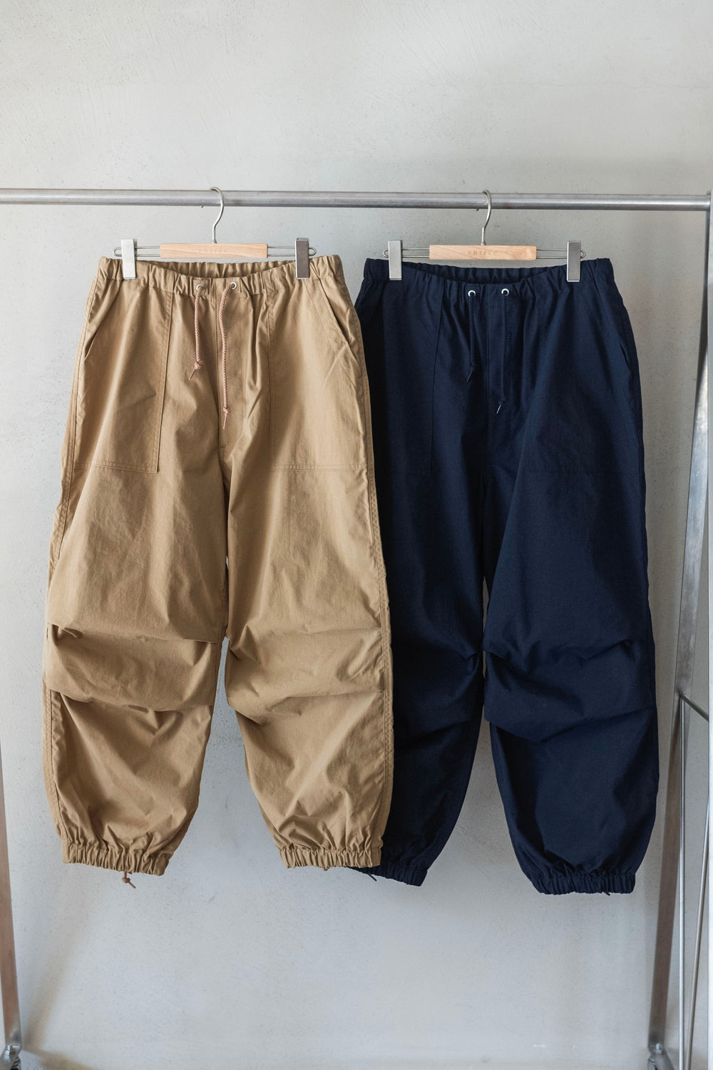 Shrunken Nylon Baker Pants〈NAVY〉
