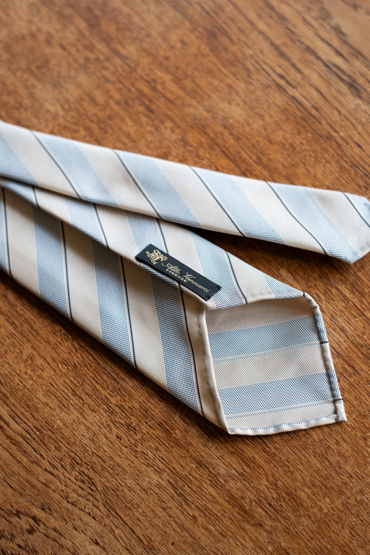 Border Sette Pieghe Tie 〈BEIGE〉