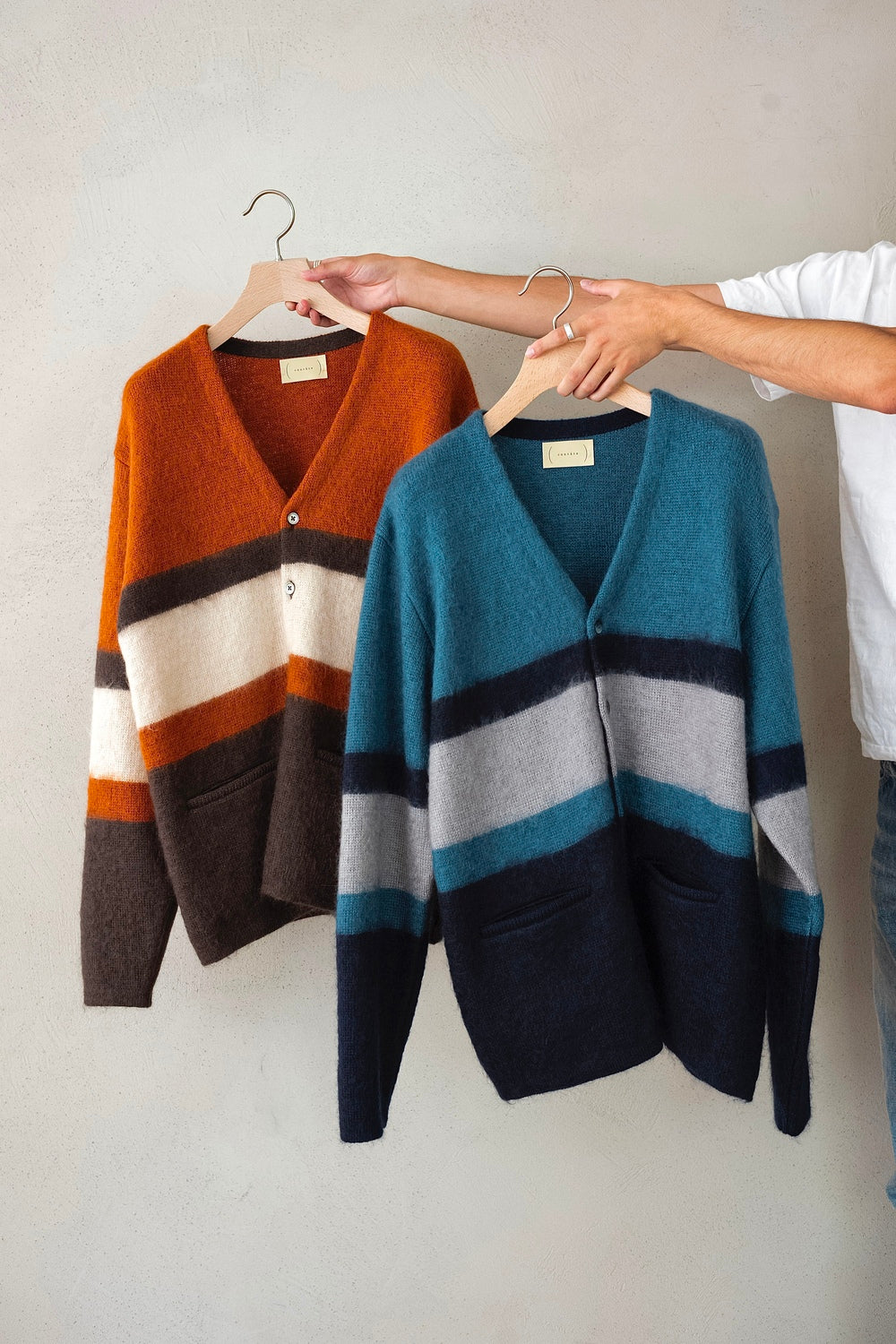 Stupid Shaggy Panel Cardigan〈NAVY BASE〉
