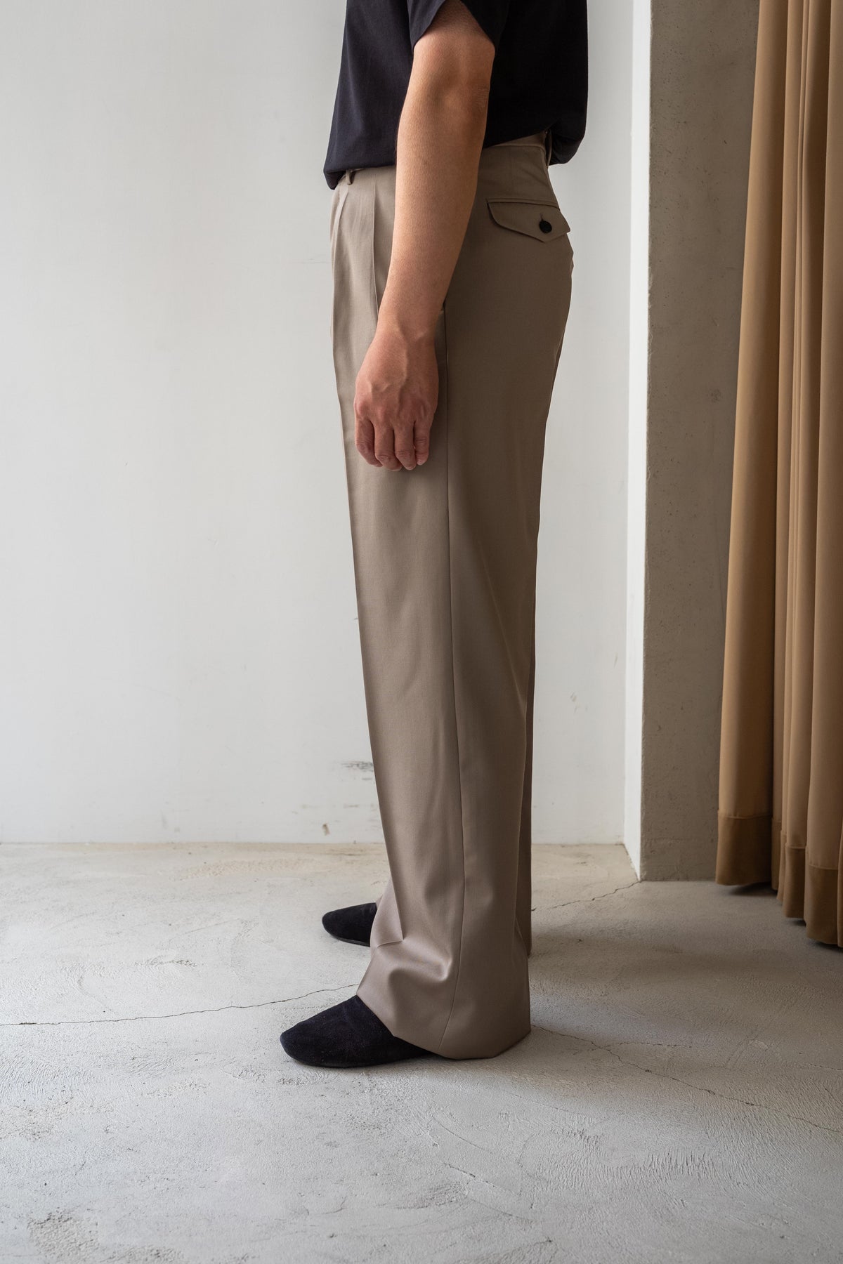 Proper Tailored Trousers 〈GREIGE〉