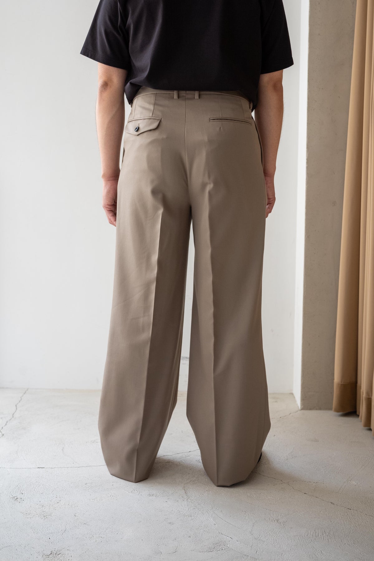 Proper Tailored Trousers 〈GREIGE〉