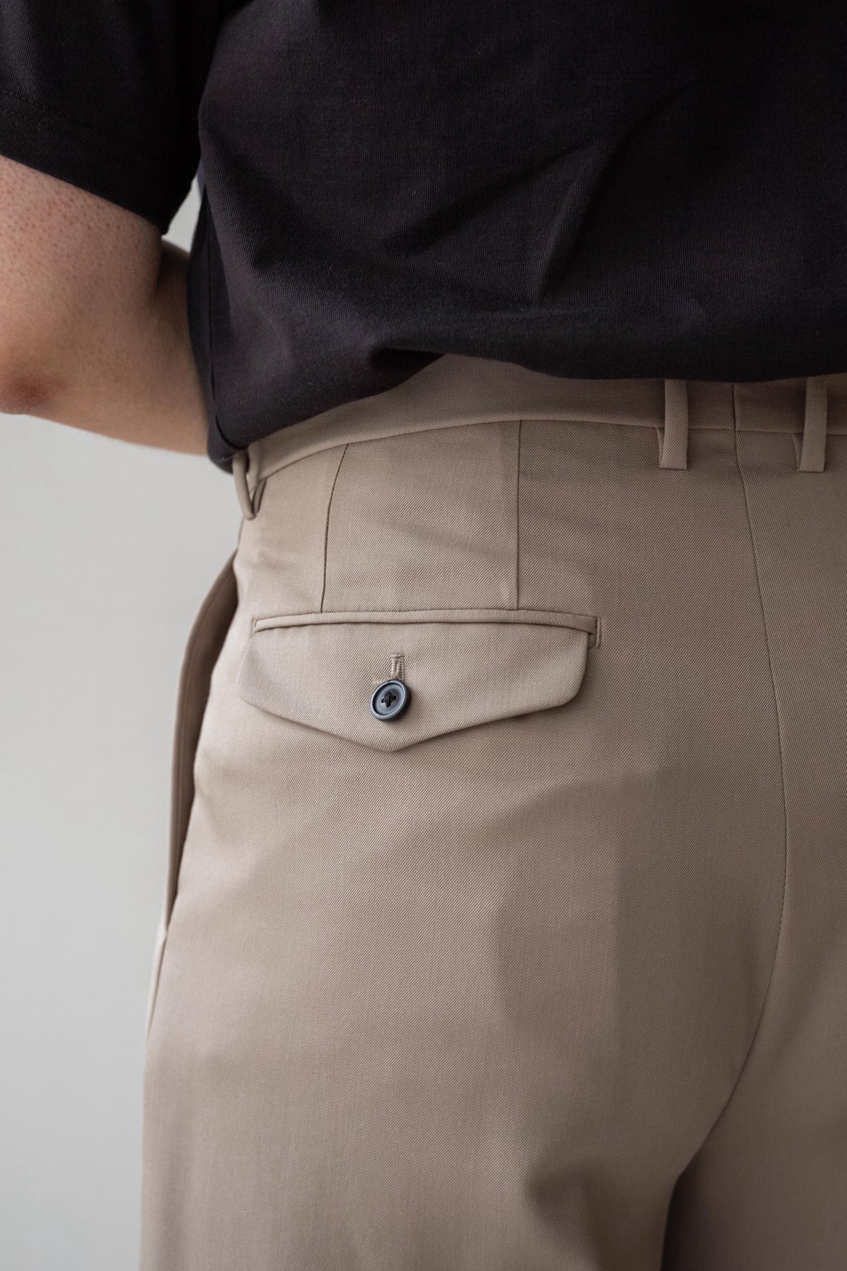Proper Tailored Trousers 〈GREIGE〉