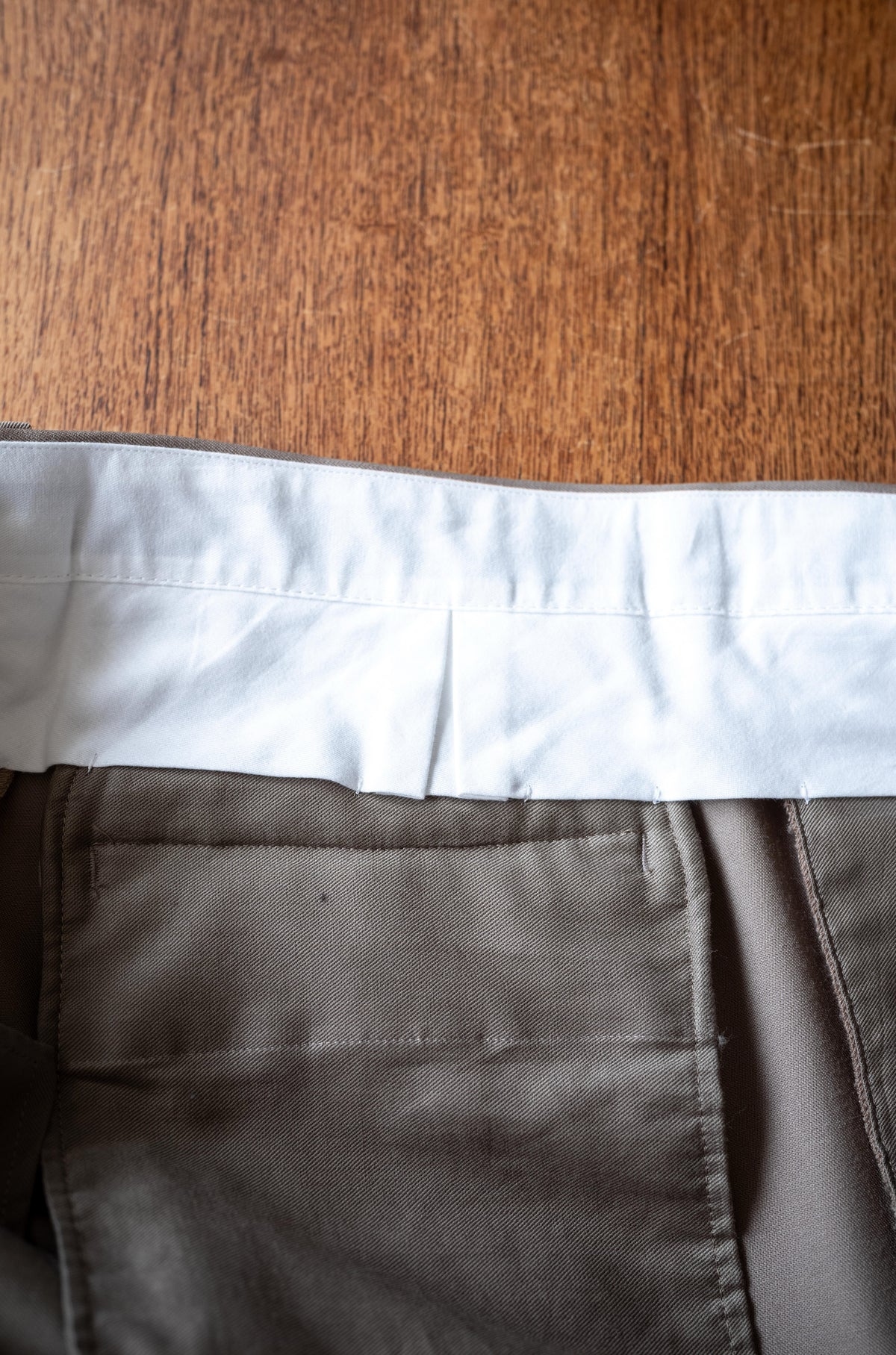 Proper Tailored Trousers 〈GREIGE〉