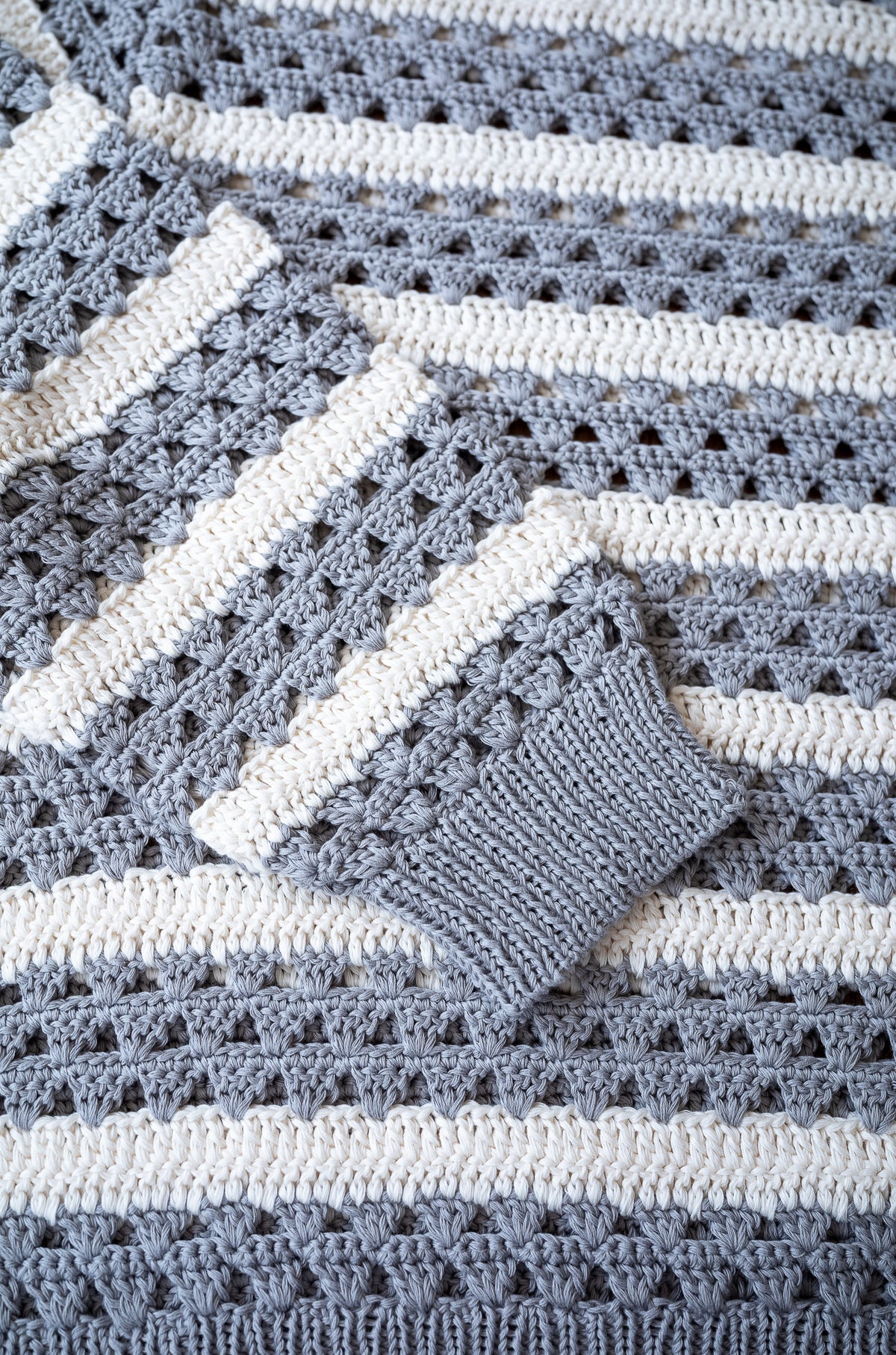 Crochet Horizontal Stripe Pullover 〈L/GRAY × MILK〉