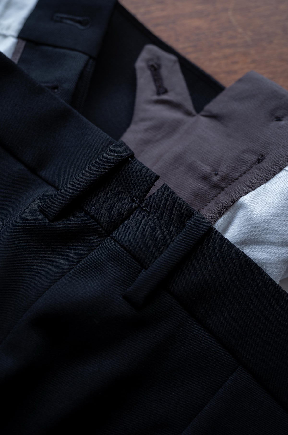 Proper Tailored Trousers 〈NOIR〉