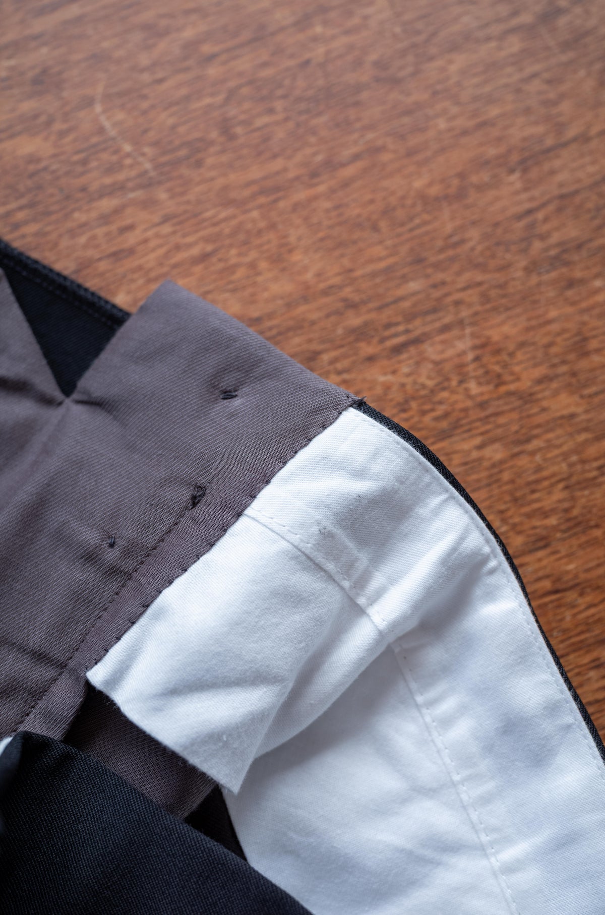 Proper Tailored Trousers 〈NOIR〉