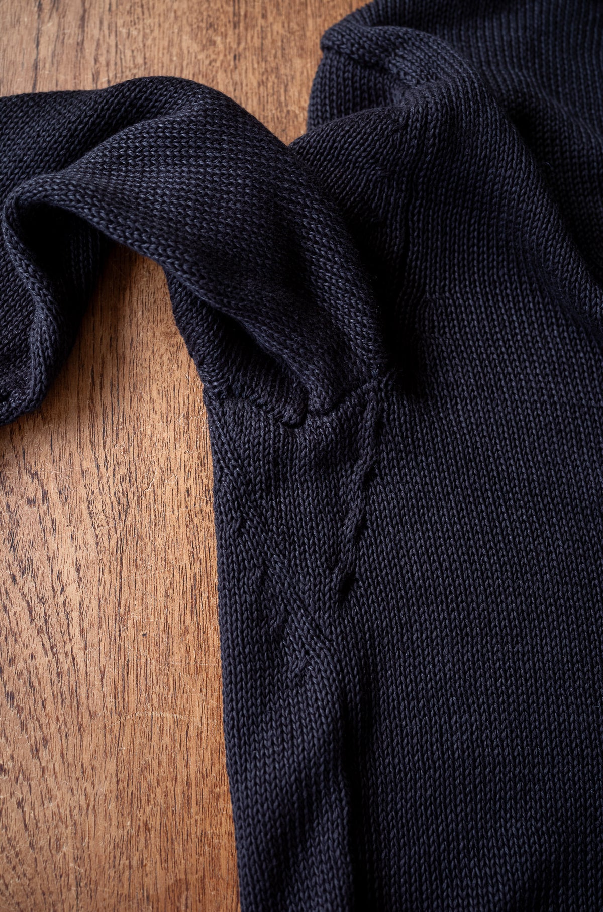 Shade Pullover 〈NOIR〉
