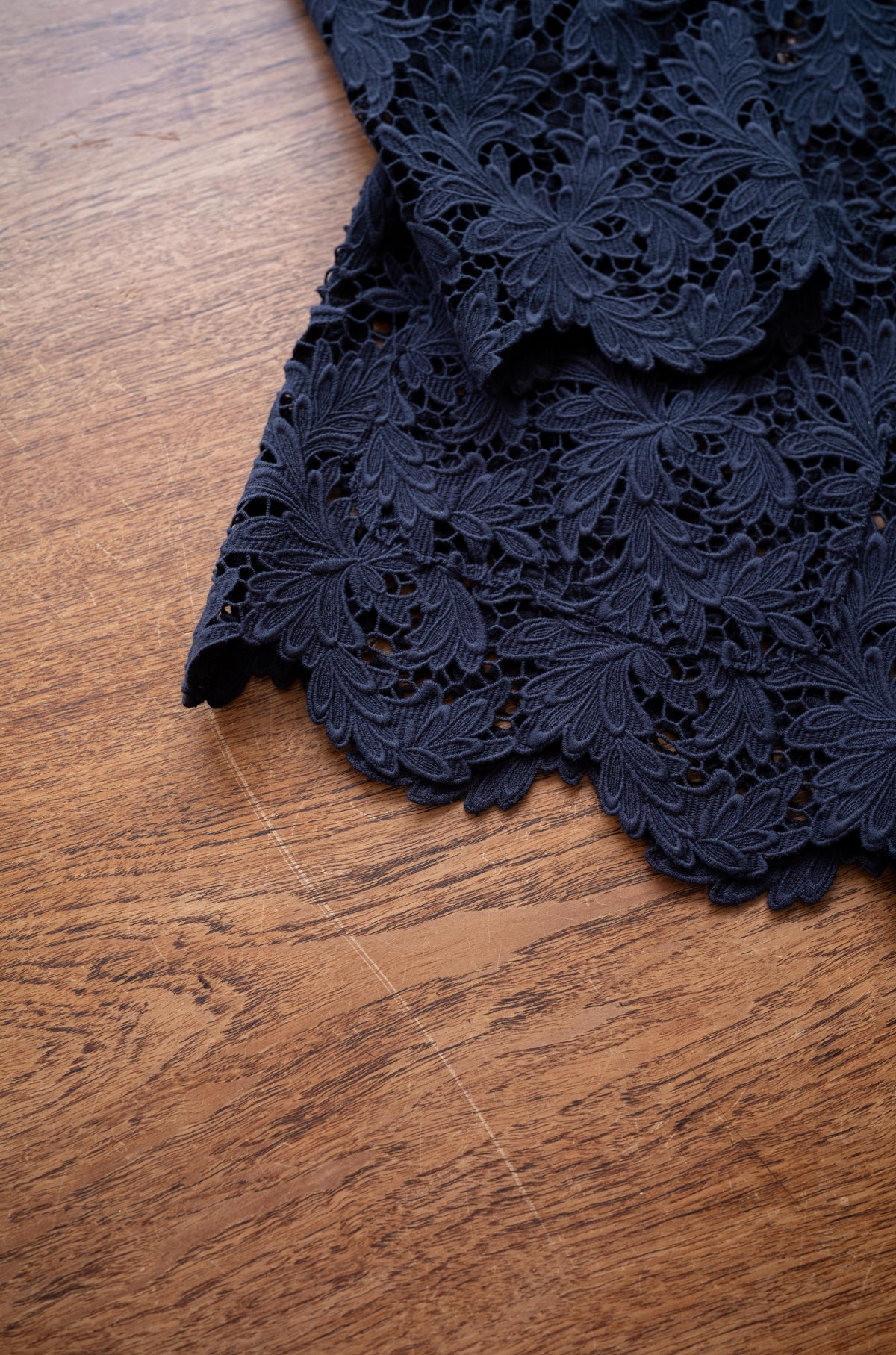 Feather Lace Blouson 〈NAVY〉