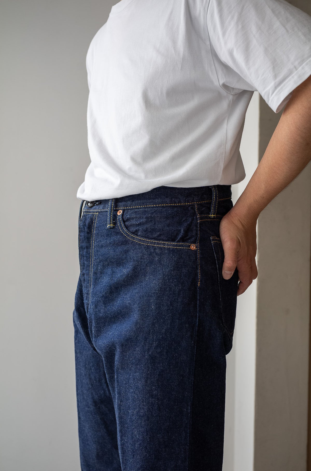 Denim Tapered Trousers 〈INDIGO〉