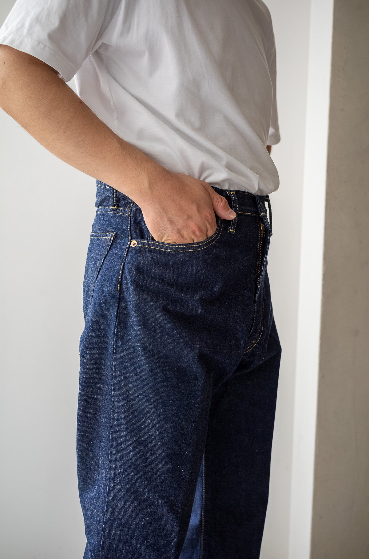 Denim Tapered Trousers 〈INDIGO〉